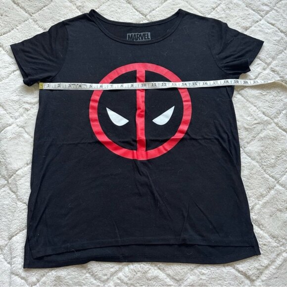 Marvel | Deadpool Face Graphic Short Sleeve Tee | Size Large - Picture 8 of 9